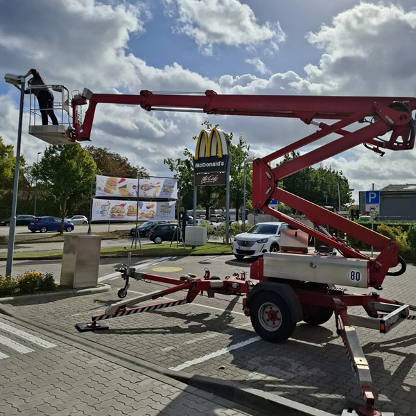 Hubsteiger / Arbeitsbühne 9